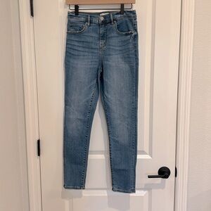 Loft. Size 4 high waist skinny jeans. Blue.